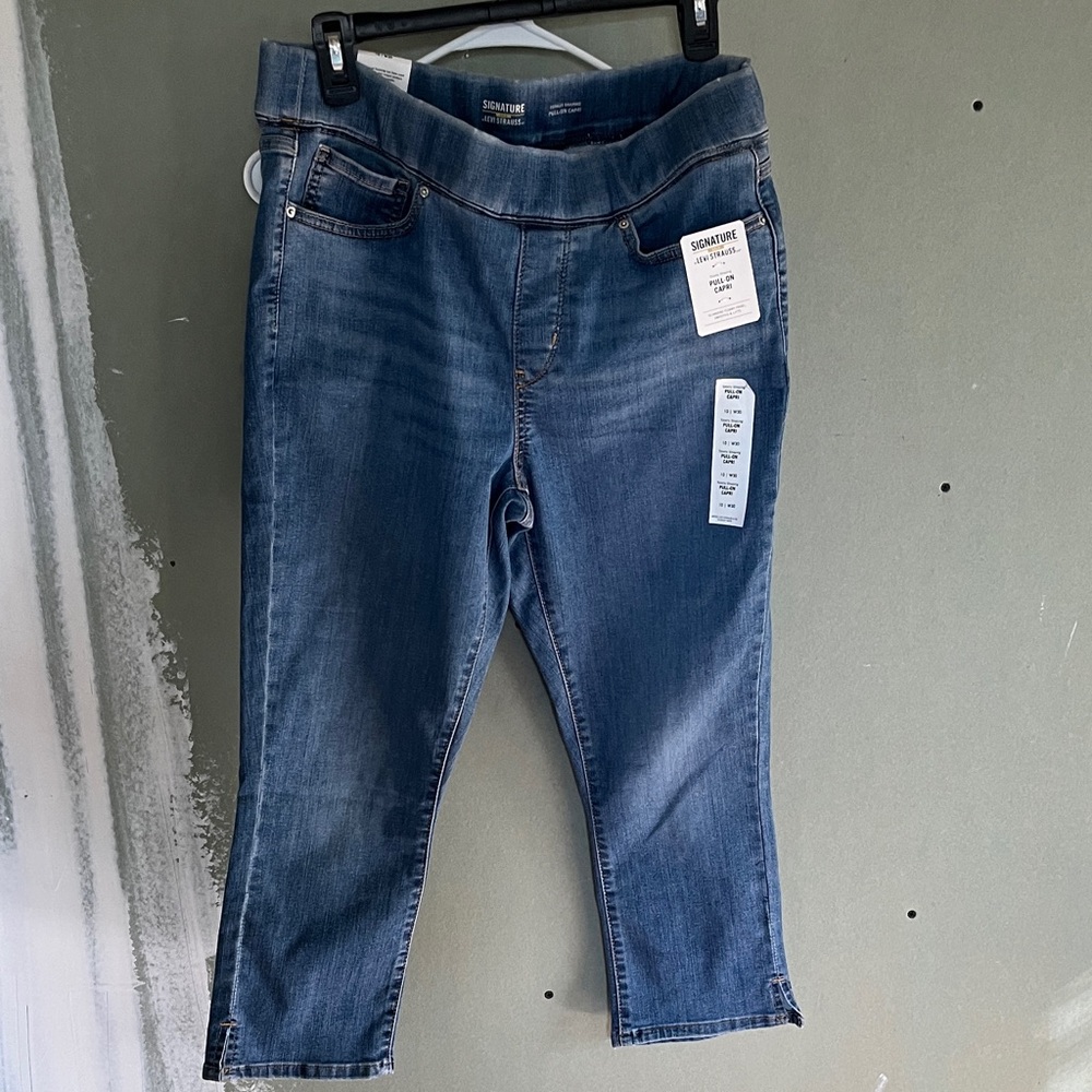Signature by Levi Strauss Women's Classic Denim Cropped Jeans